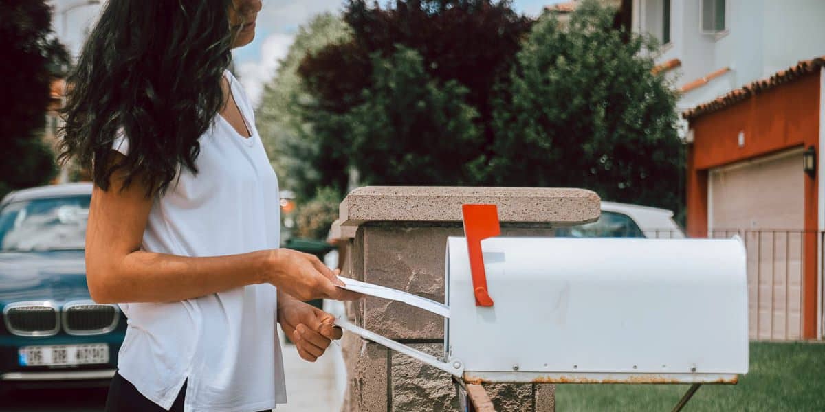 How to Serve Divorce Papers on Your Spouse: Methods